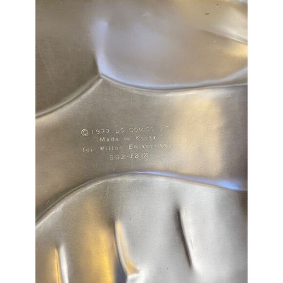 Vintage Wilton Superman Batman Cake Pan Complete Face Chest Plates Shield - Picture 5 of 7